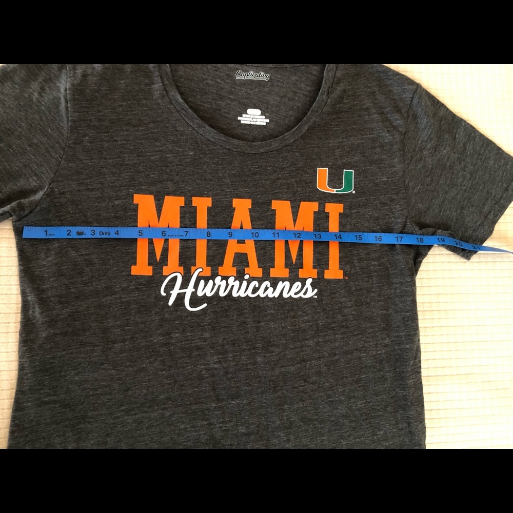 🎉SALE!!🎉. Miami Hurricanes T-Shirt NWOT Woman’s Size S - Picture 4 of 6